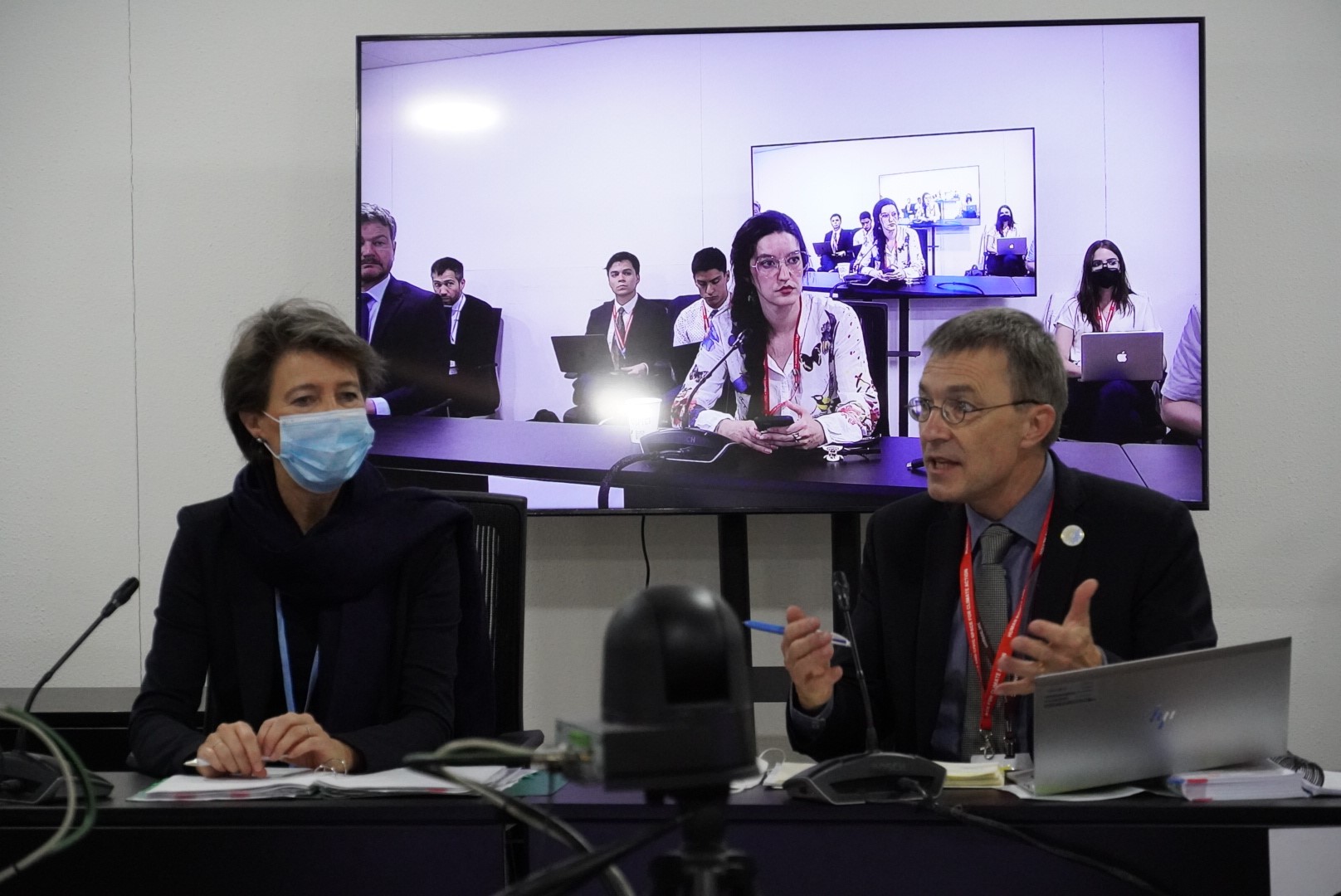 La consigliera federale Simonetta Sommaruga e l'ambasciatore per l'ambiente Franz Perrez